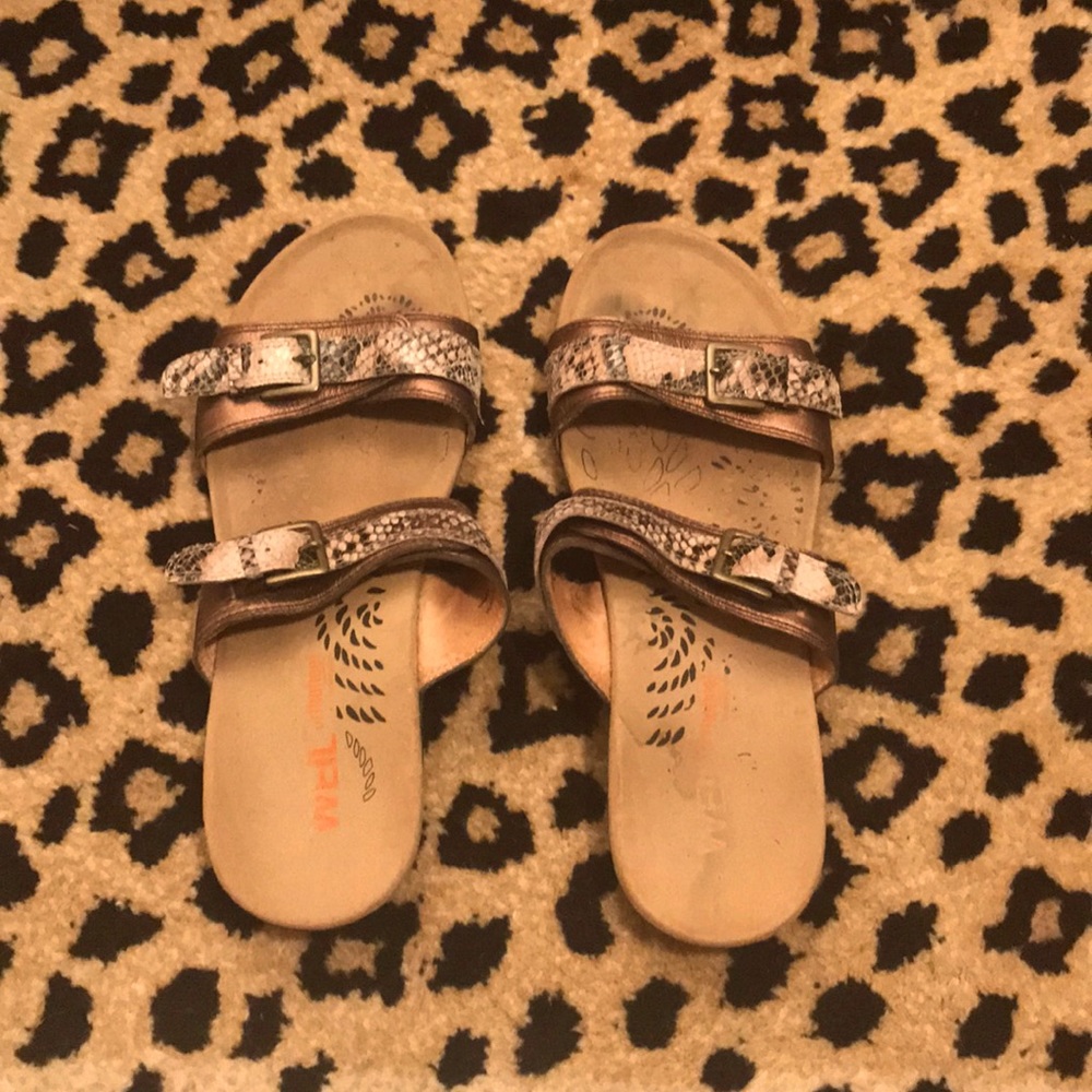 WEIL ORTHOHEEL BRONZE SNAKE PRINT LEATHER SLIDES.